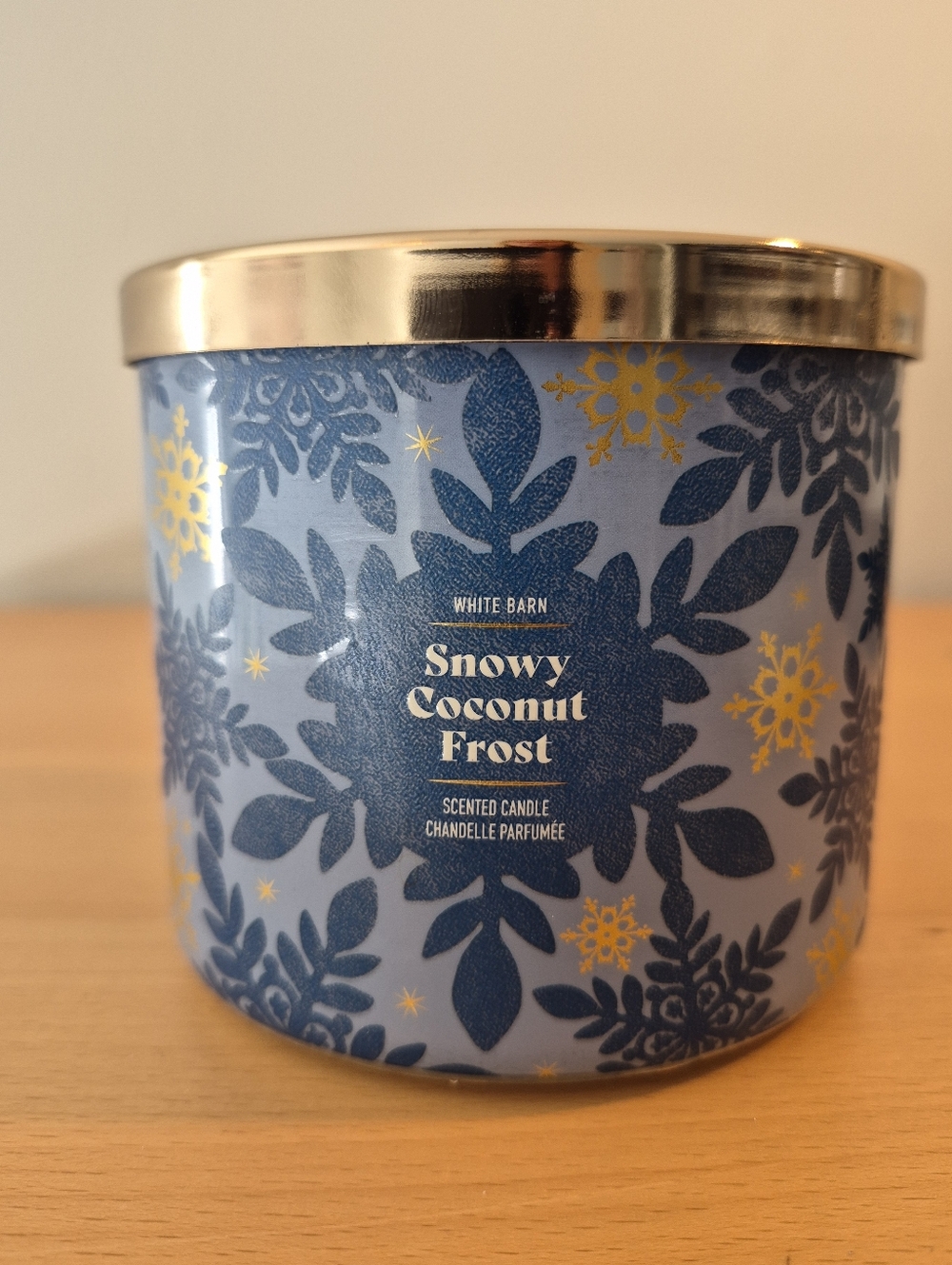 White Barn Snowy Coconut Frost candle